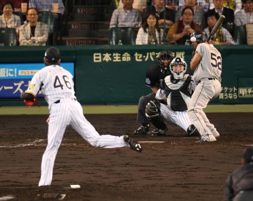 阪神　鶴　わずか２球で危険球退場