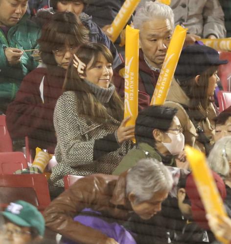 【画像・写真】里田まい　夫のマー君今季初黒星も「私も下は向いてません」