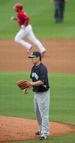 マー君から伏兵が一発　大勢の報道陣に囲まれゴキゲン