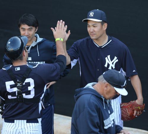 【画像・写真】マー君　自主トレから３６日目で初のオフ　首脳陣からプレゼント