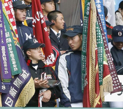 【画像・写真】甲子園で開会式リハーサル　雨の影響でスタンドで開催