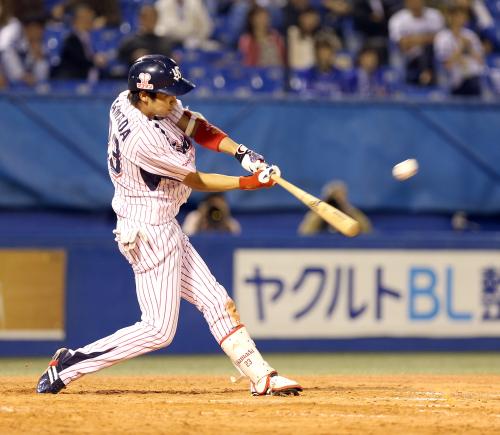 ＜ヤ・Ｄ＞８回１死満塁　左翼へ逆転満塁弾を放ち、右打者日本記録のシーズン192安打を記録したヤクルト・山田　