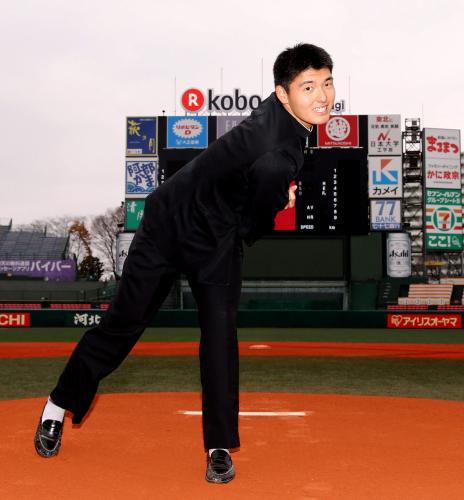 安楽「感動した」球場見学「田中さん、則本さんのような投球を」