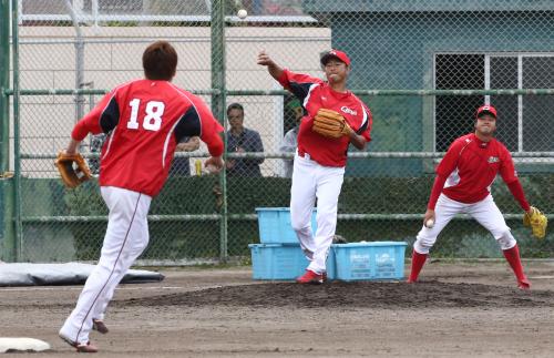 黒田“日本式”サインプレー確認　複雑化でコーチ心配