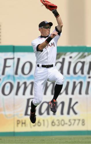 イチロー　ジャンピングキャッチも涼しい顔「きょうのは後者」