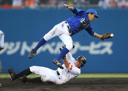 【画像・写真】痛い捕手の離脱…巨人・相川　左手首骨折　全治は不明