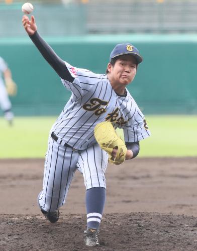 東海大甲府　投打かみ合い１６強！９番・飯塚、逆方向に先制弾