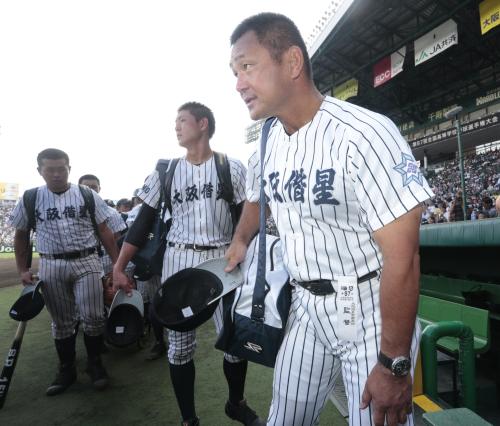 【画像・写真】大阪偕星、失策絡みサヨナラ負けも指揮官「ミスはつきもの」選手ねぎらう