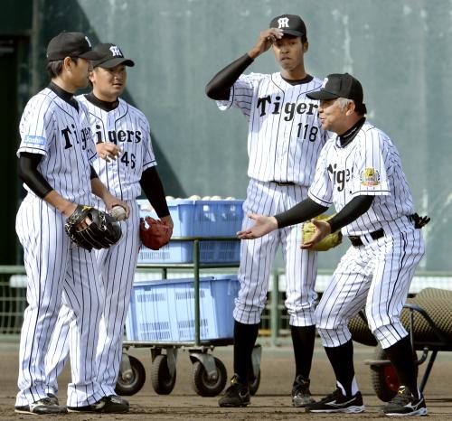 掛布２軍監督　鳴尾浜で残留組指導　今岡、平野両コーチも