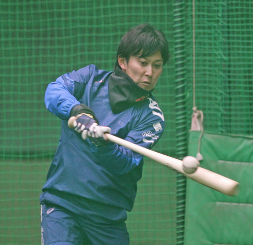 オリ西野　“目標”平野バット持参「恵一さんを超えたい」