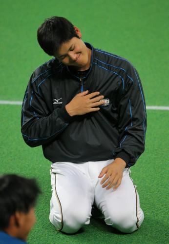 ＜日・巨＞試合前練習でおちゃめな表情を見せる日本ハム・大谷