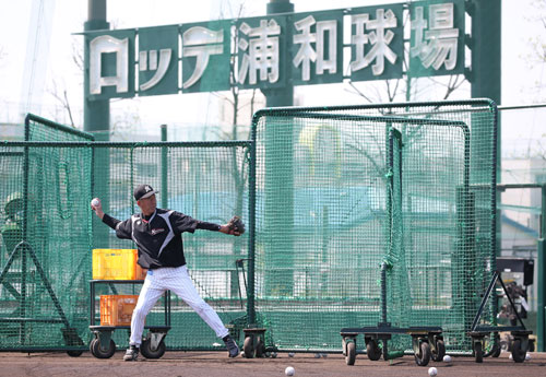 【画像・写真】好調ロッテ支える70歳打撃投手　池田寮長、ストライク率９割超