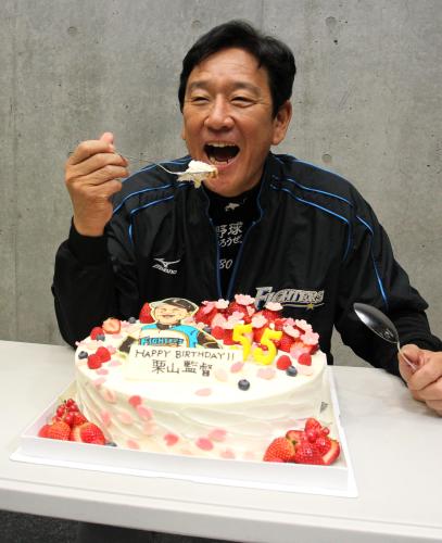 栗山監督　５５歳誕生日、大好きコーヒー関連グッズに笑顔