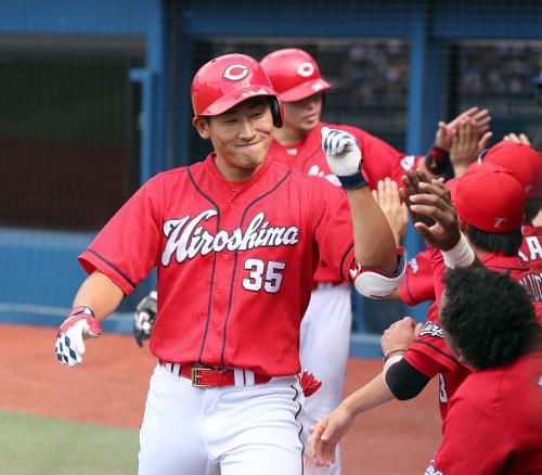 【画像・写真】広島　１３点大勝、下水流プロ初２打席連発！新井は一発含む４安打