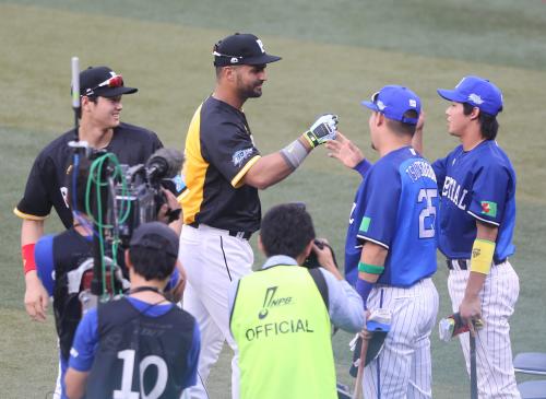 メヒアがホームラン競争Ｖ　決勝で前日の“キング”大谷を下す