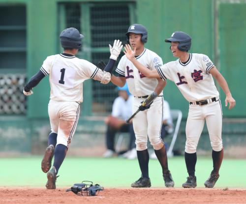 【大阪】広島・黒田の母校・上宮　送りバントで自ら“生還”