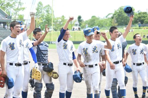 【福島】聖光学院　逆転８強　エース・鈴木拓人１１Ｋ「思い切り腕振った」