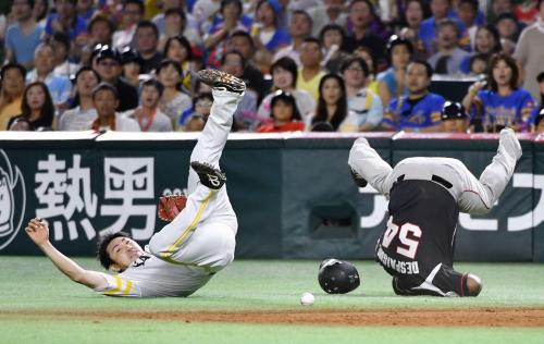 内川、デスパと激突で負傷交代　状態は「明日にならないと…」