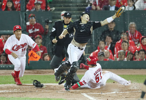 【画像・写真】広島　重盗＆２発で大谷粉砕！誠也“神ってる”日本Ｓ４７年ぶり本盗