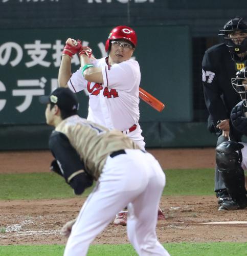 【画像・写真】広島　重盗＆２発で大谷粉砕！誠也“神ってる”日本Ｓ４７年ぶり本盗