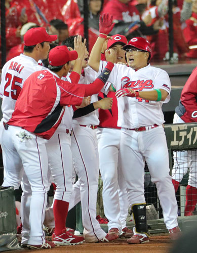 【画像・写真】広島・松山　大谷から４番弾！新井さん差し置き先発、起用ズバリ