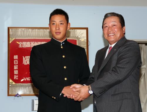 楽天・梨田監督　ドラ１藤平の来春キャンプ１軍明言「言うことナシダ」