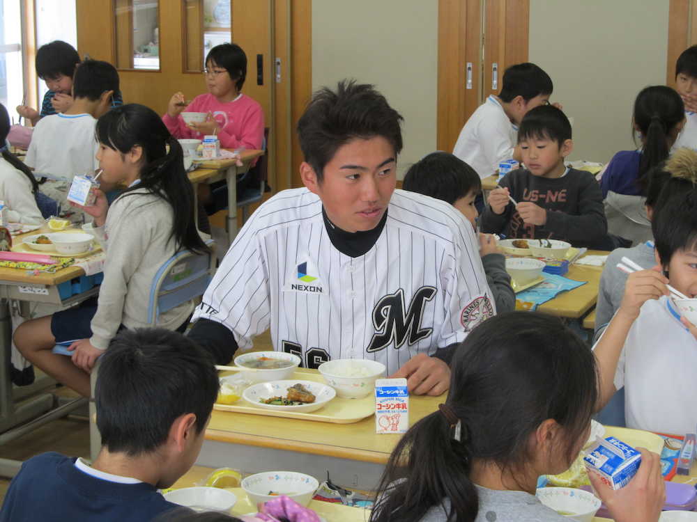 ロッテ・原　強肩で小学生沸かせた！体育を直接指導「楽しかった」