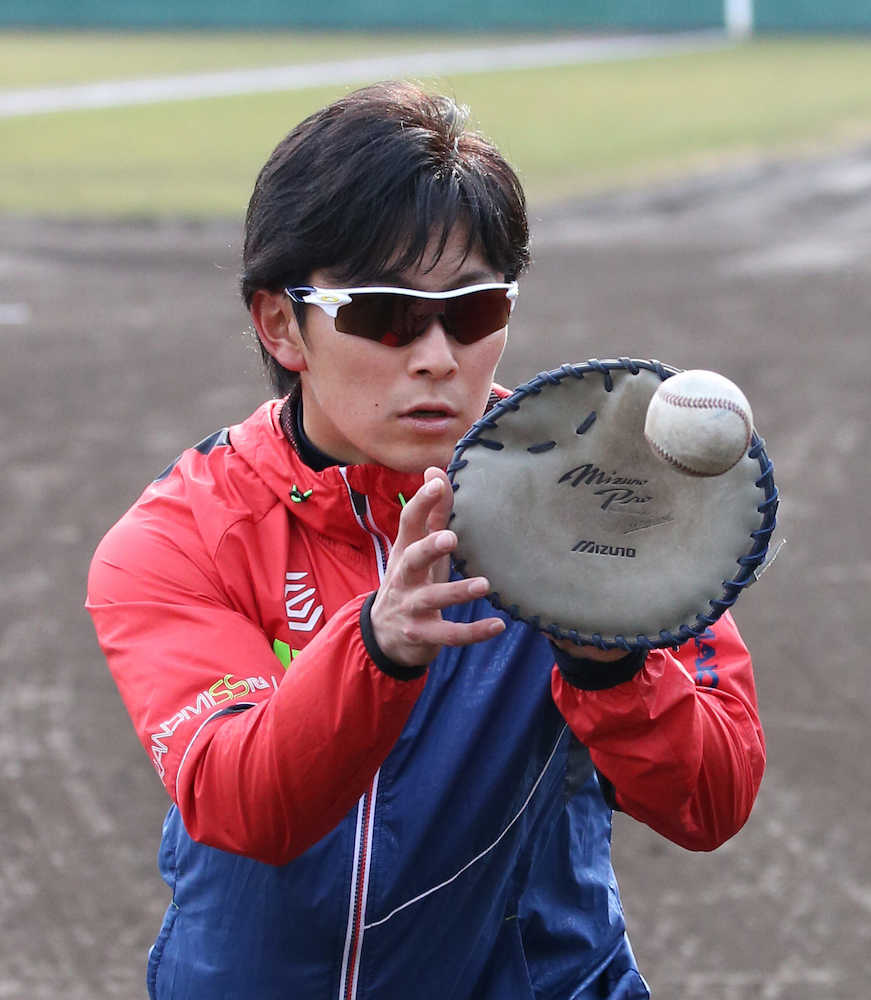 オリ西野　“優しい捕球”習得へ　名手の楽天・藤田に弟子入り