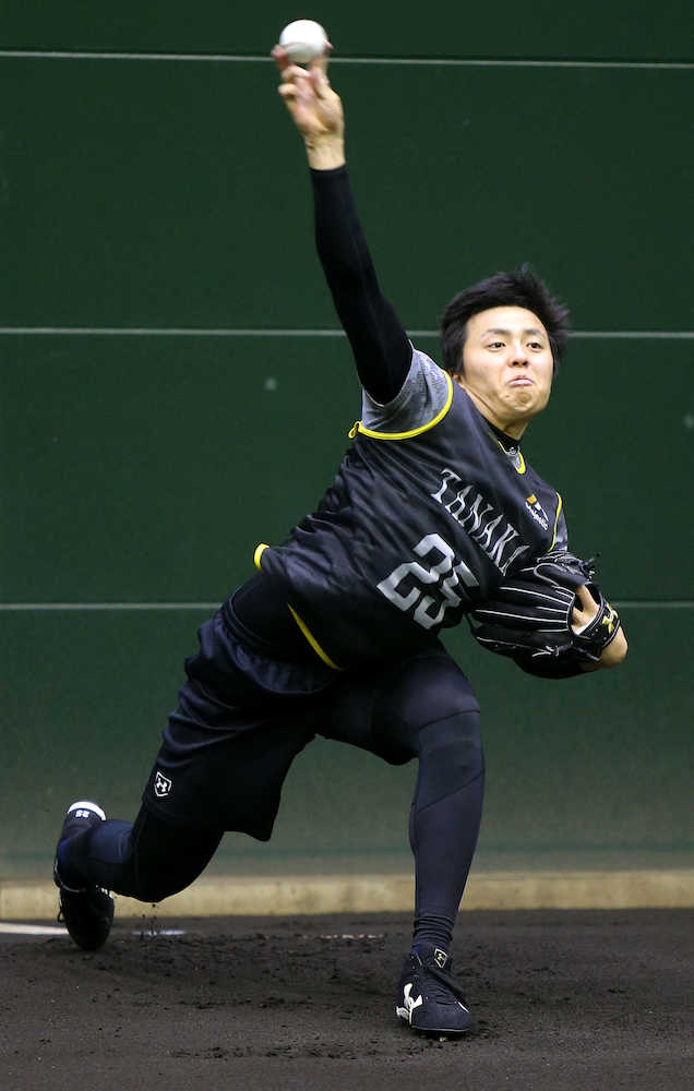 自主トレ初ブルペンで２４球を投げた田中正義