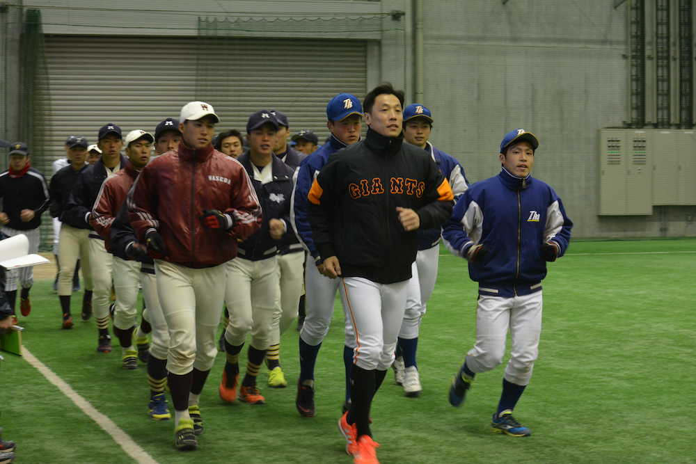 大学野球冬季トレがスタート　鈴木尚広氏、呼吸法など伝授