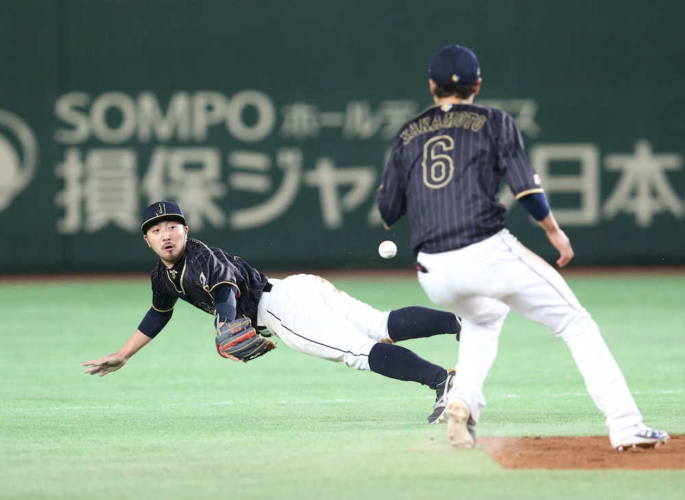 【画像・写真】侍Ｊ菊池“神の手”美技「野球人生で一番しびれる試合」