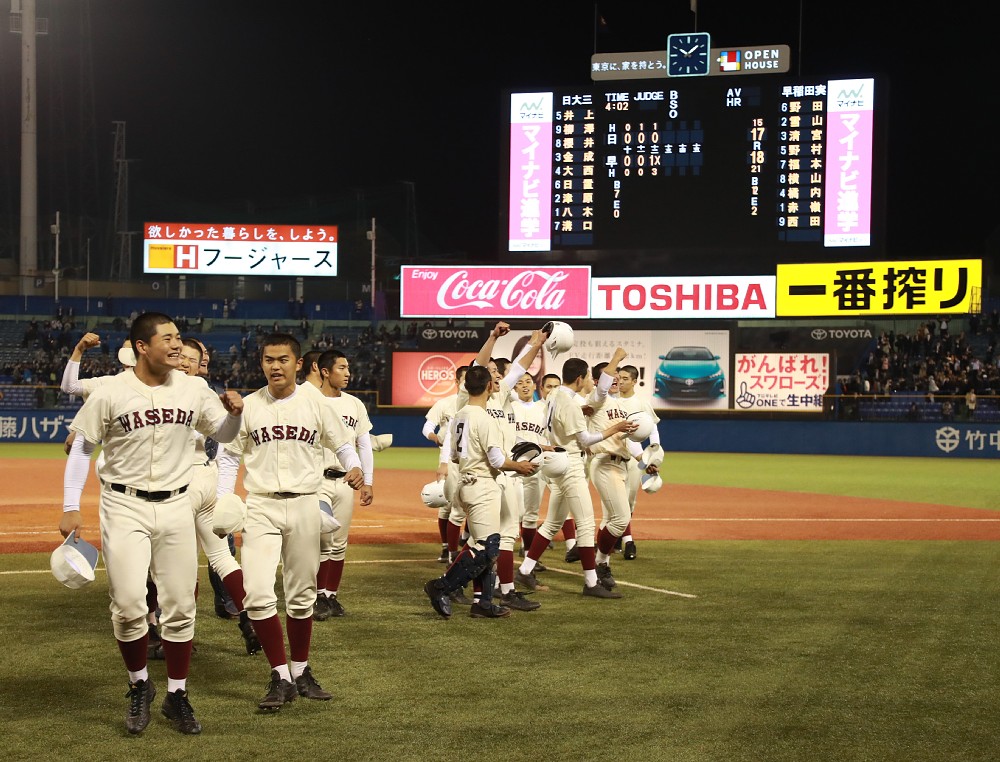 ４月２７日、神宮球場で行われた高校野球の春季東京都大会決勝、早実―日大三戦はナイター開催で試合終了が午後１０時を回った