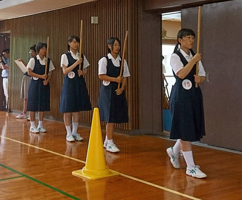 甲子園「プラカード嬢」選考会開始　競争率１・７４倍の狭き門
