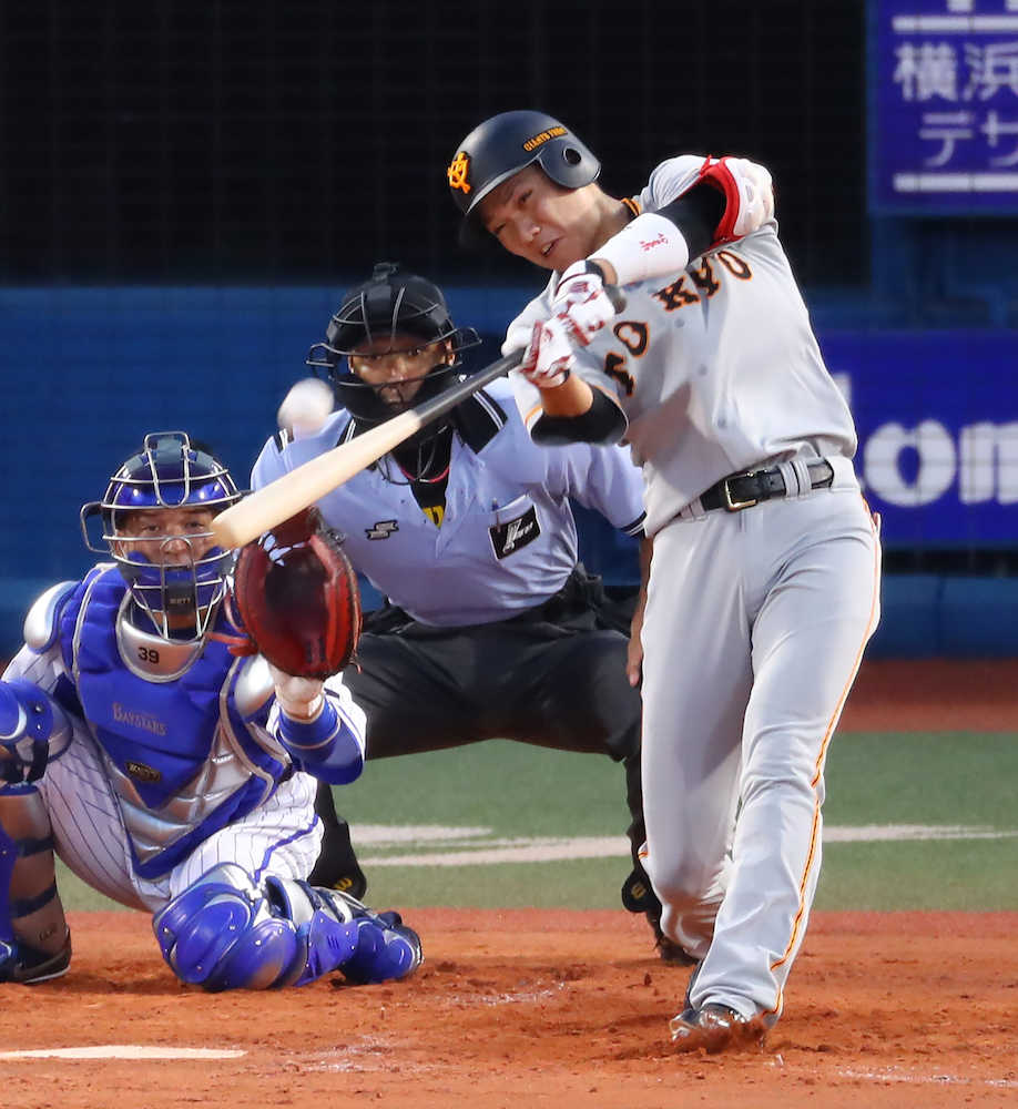 巨人・坂本勇　９年連続２桁本塁打　遊撃手では史上２位タイ