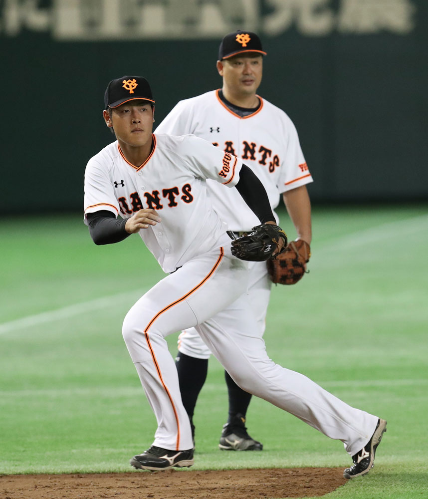 【画像・写真】巨人・岡本、村田から「２５」継承　本塁打キング背番　勝負の年だ