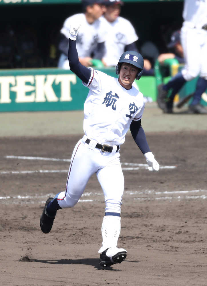 劇勝８強の日本航空石川　打ち勝つ野球貫く　中村監督「選手信じてよかった」