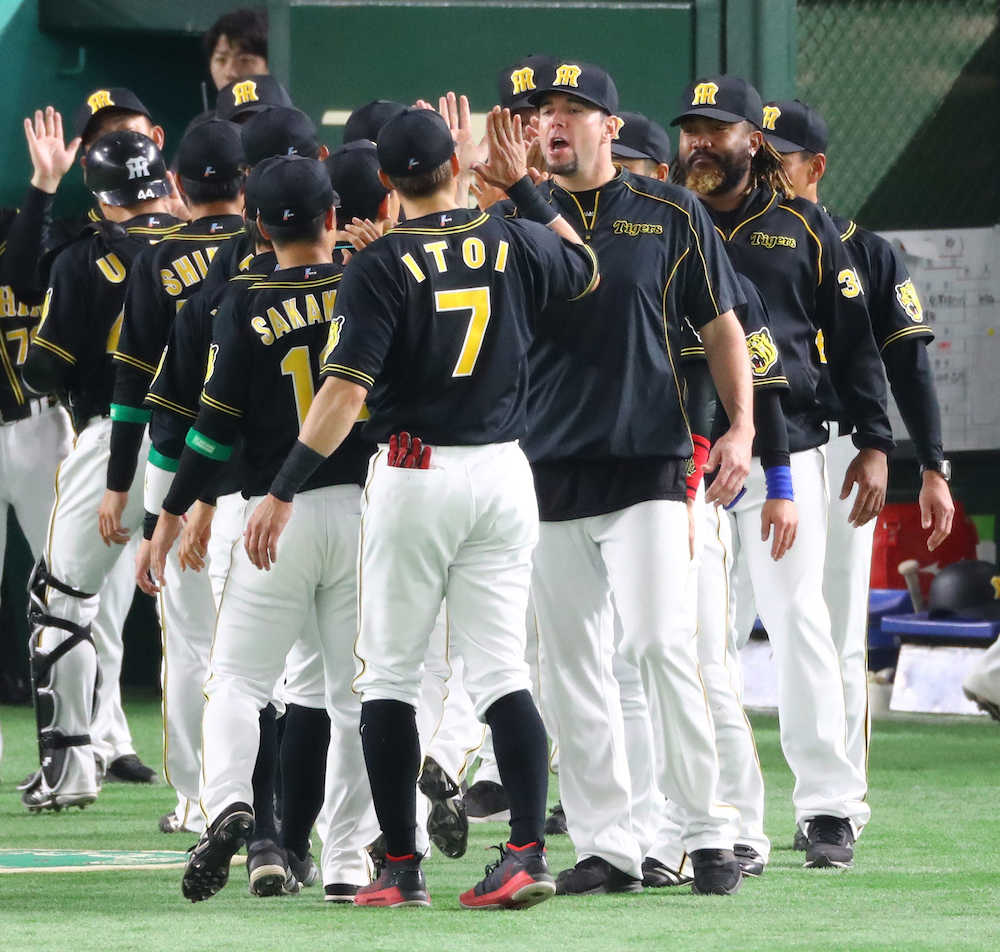 プロ野球開幕　阪神が巨人に快勝　広島４年ぶり開幕白星