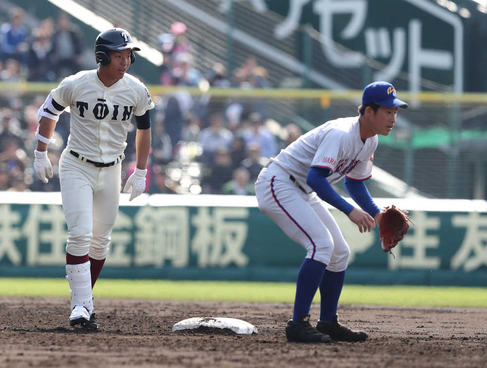 元チームメイトの大阪桐蔭・中川（左）と対戦した明秀日立・増田は聖地での再戦を誓った
