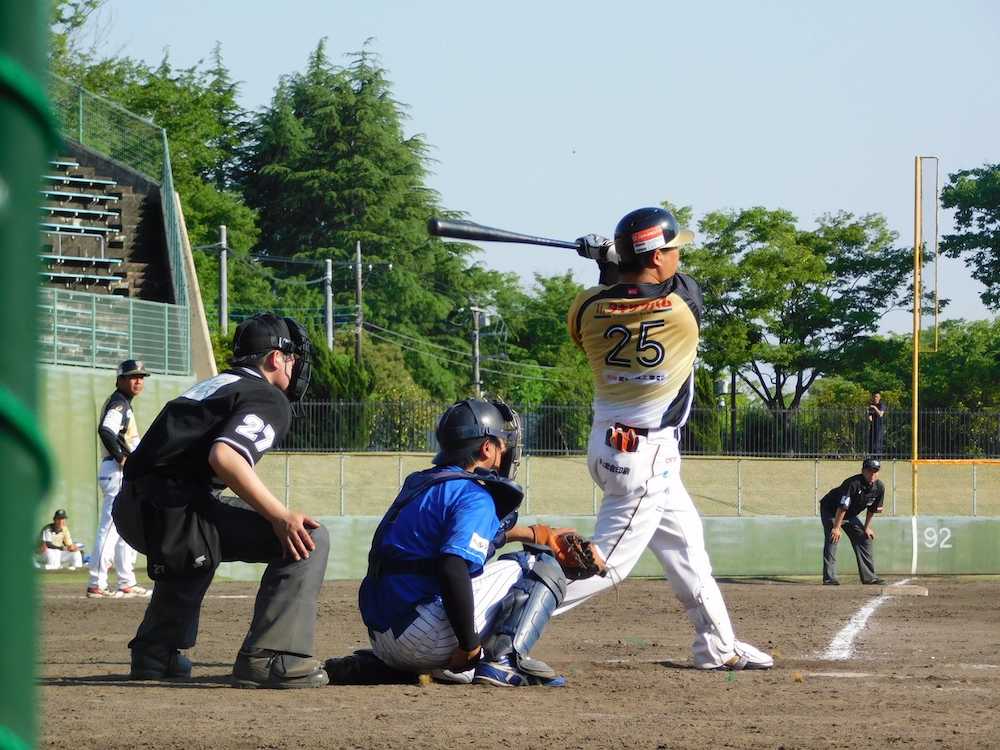 ２週間ぶりの復帰戦で同点二塁打を放った栃木・村田