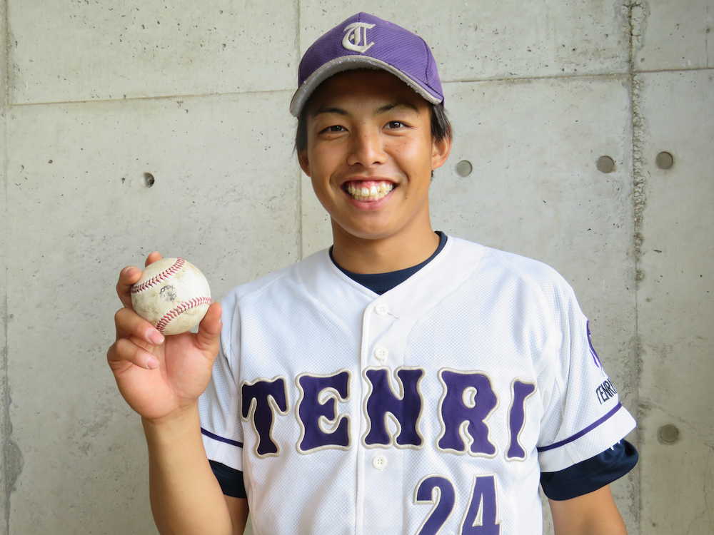 今春の１１試合だけで２５安打を放ち、阪神大学野球連盟の１季最多安打記録に並んだ天理大の権代。８回には左翼へリーグ戦初本塁打を放った