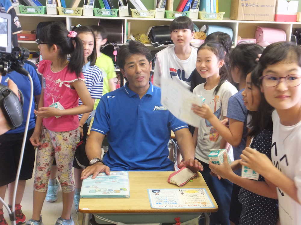 日本ハム・稲葉ＳＣＯ　函館の小学校で出前授業「すごく良い取り組み」