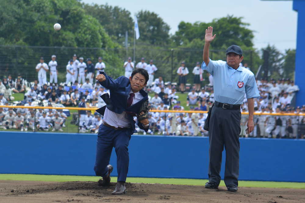 【茨城】常総学院ＯＢ、元巨人の仁志敏久氏が開幕戦で始球式