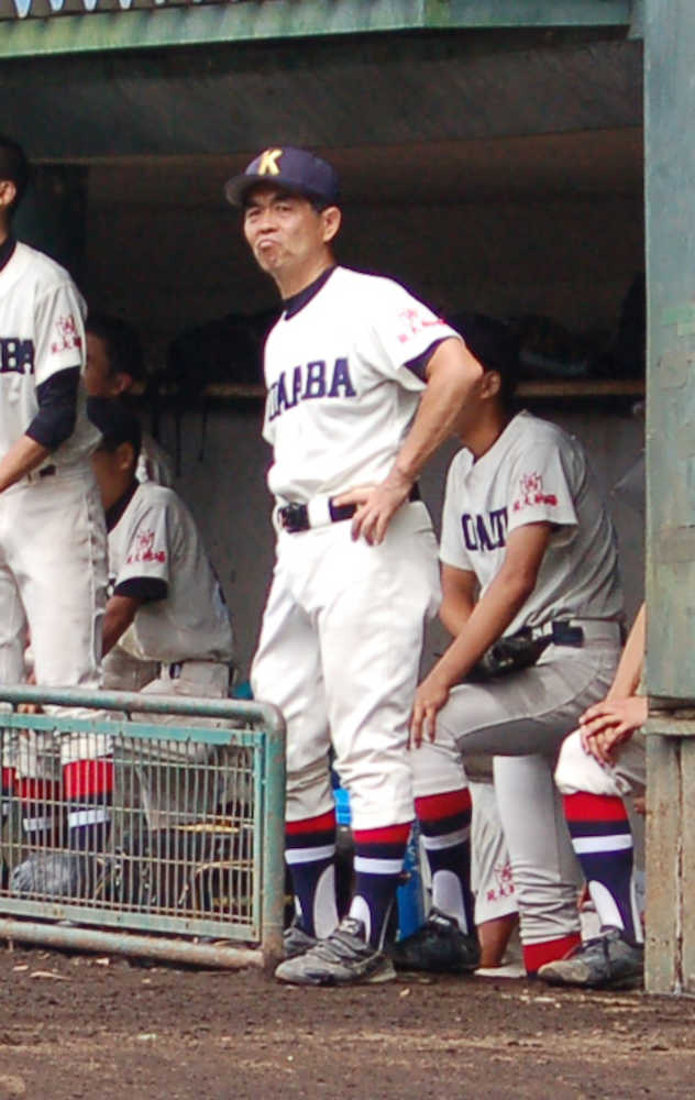 【西東京】筑駒　元東大野球部で銀行員から転身　５５歳監督　初陣は黒星