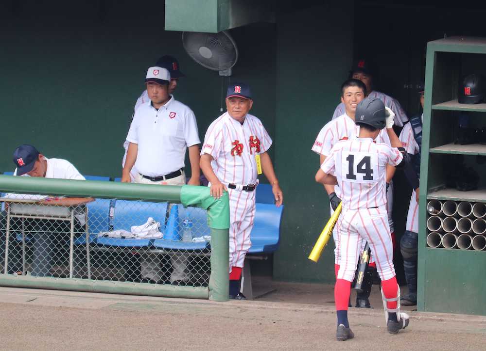 【和歌山】１６年ぶり復帰の“名物”林監督、８強で終戦　「彼らと野球ができて幸せだった」
