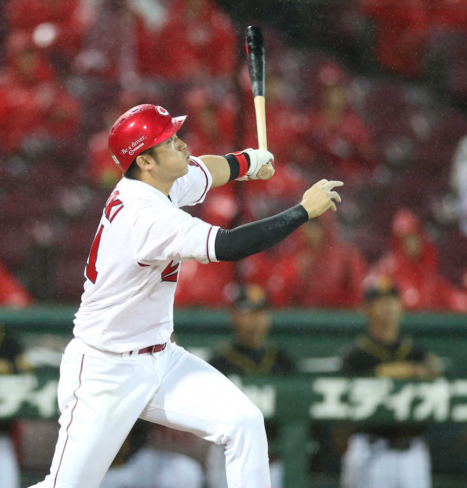 誠也　雨中の阪神戦で反撃２ラン　プロ６年目で初の３０本塁打到達
