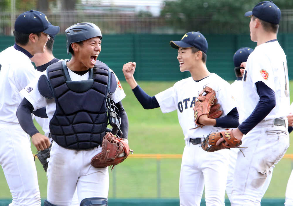 札幌大谷　駒苫撃破！４点ビハインドから逆転、５年ぶり決勝進出