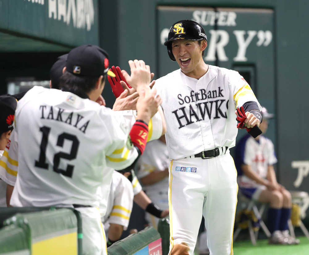 【画像・写真】ソフトＢ本多　引退試合で有終の三塁打＆二塁打　内川涙…本拠ヤフオクＤ沸いた