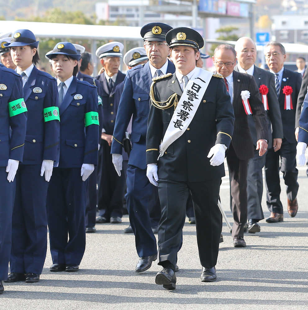 ソフトバンク　甲斐が一日警察署長　盗塁阻止を例えに犯罪、事故防止呼び掛け「目を光らせて」