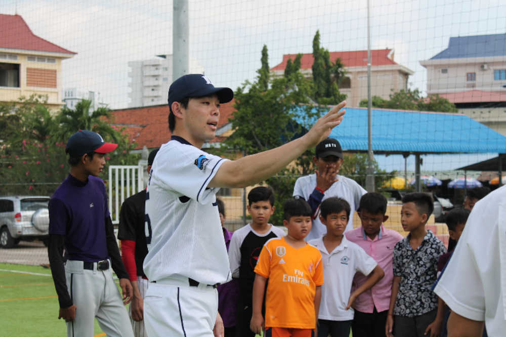 西武・秋山　カンボジアで野球教室　本人の希望で実現「世界中で野球が広がるきっかけになってくれれば」