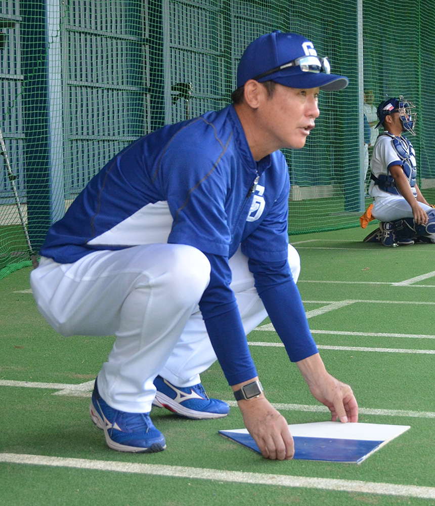 中日・阿波野コーチが異色トレ導入　反対打ちで球速ＵＰ狙う